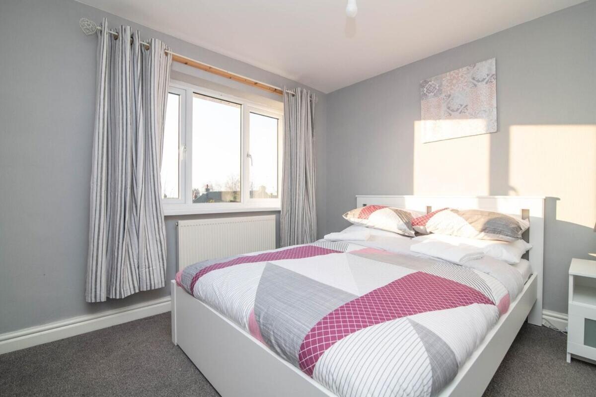 Spacious Two Bed House With Parking And Garden * Dudley