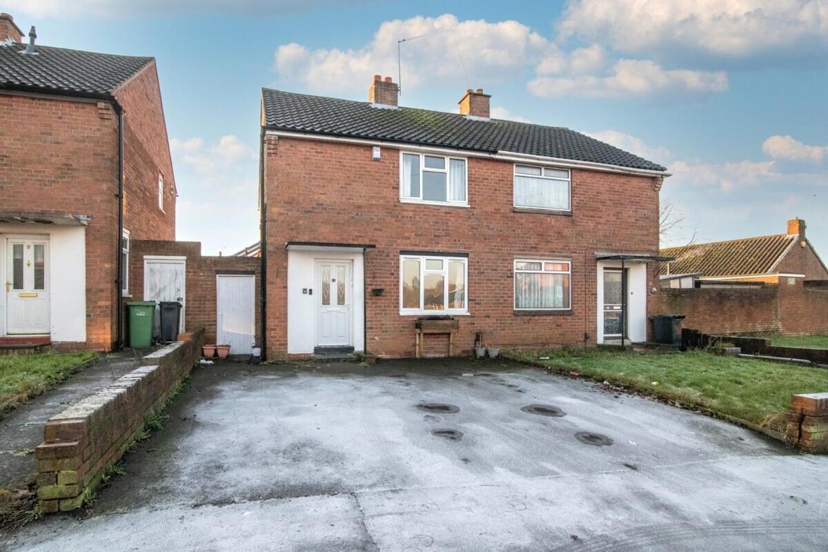 Holiday home Spacious Two Bed House With Parking And Garden *
