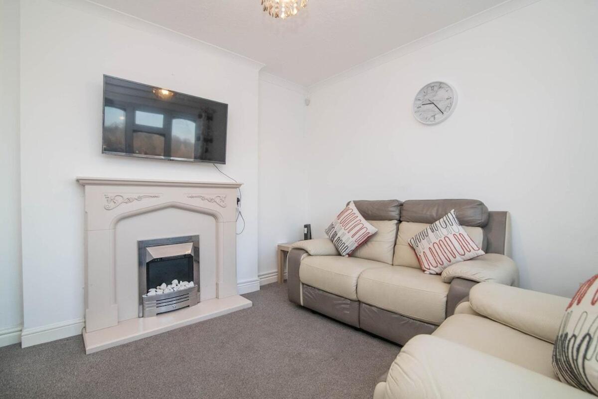Holiday home Spacious Two Bed House With Parking And Garden
